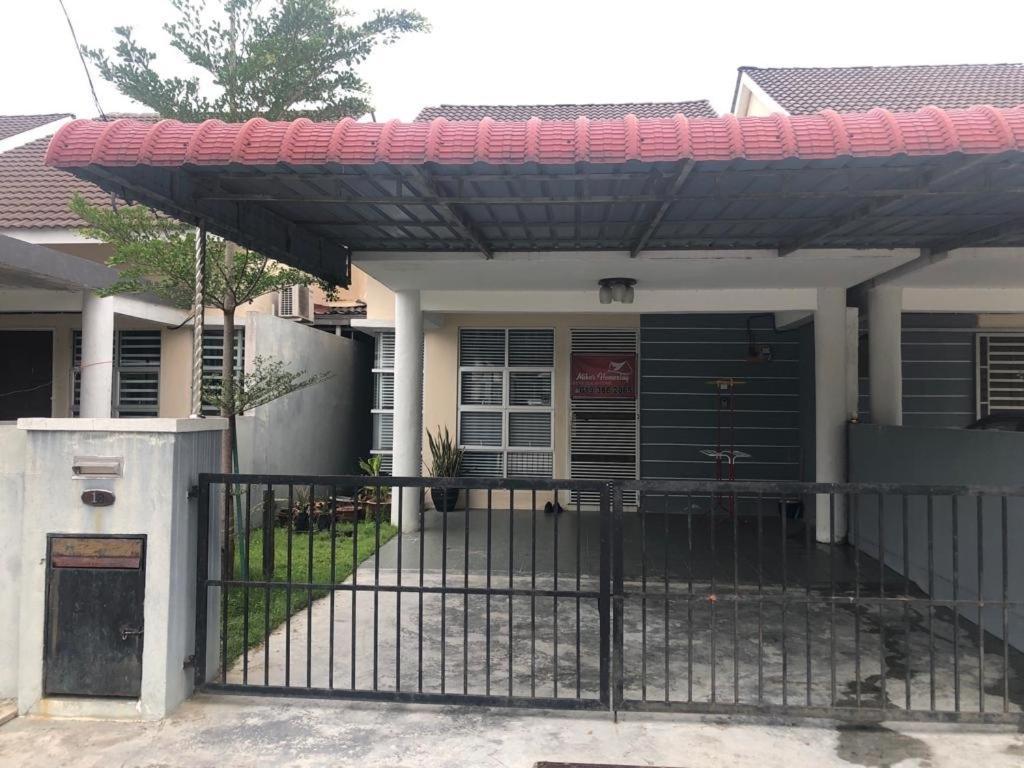 Miker Homestay Seri Iskandar Exterior photo